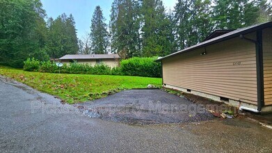 6449 Lewis NE Dr in Bremerton, WA - Building Photo - Building Photo