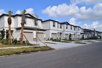 32113 Spiceberry St in San Antonio, FL - Building Photo - Building Photo