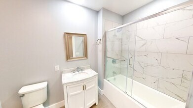 55 W 5th St, Unit 1 in Boston, MA - Building Photo - Building Photo