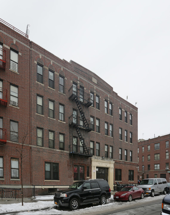 Palace Court in Brooklyn, NY - Building Photo