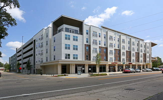 The Luxe on West Call in Tallahassee, FL - Building Photo - Building Photo