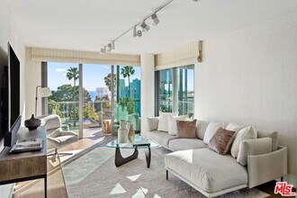 1755 Ocean Ave in Santa Monica, CA - Building Photo - Building Photo