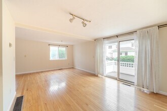 360 Littleton Rd in Chelmsford, MA - Building Photo - Building Photo