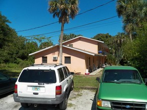 2121 NE Park St in Jensen Beach, FL - Building Photo - Building Photo