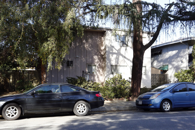 Chandler Boulevard Apartments in North Hollywood, CA - Building Photo - Building Photo