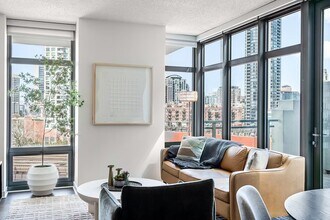 659 W Kinzie St in Chicago, IL - Building Photo - Building Photo