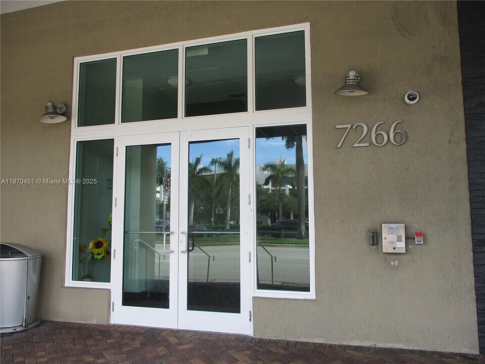 7266 SW 88th St in Miami, FL - Building Photo