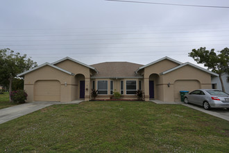 4607 SW Santa Barbara Pl in Cape Coral, FL - Building Photo - Building Photo