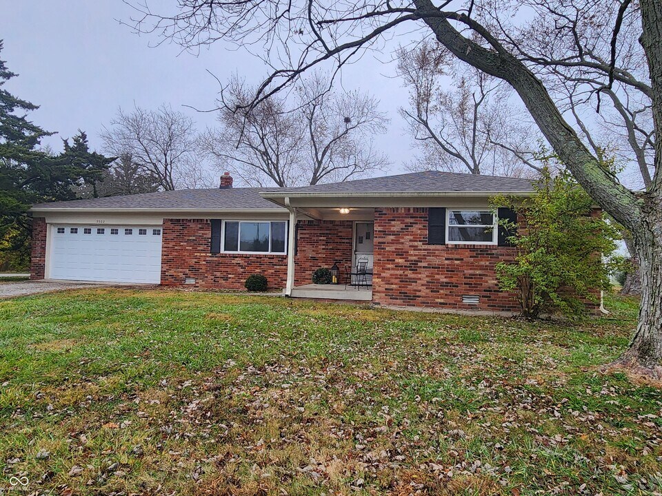 9502 E 600 S in Zionsville, IN - Building Photo