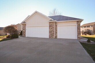 2198 Neptune Pl SW in Rochester, MN - Building Photo - Building Photo