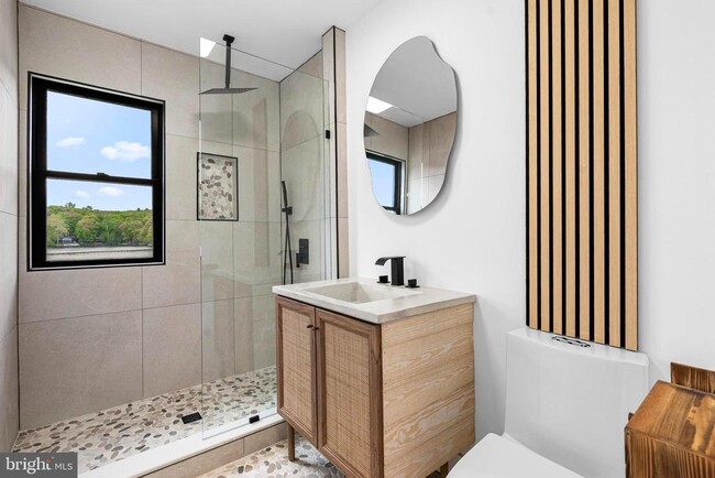 property at 39 Upper Lakeview Ave