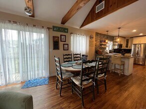 142 Bungalow Ln in Ocean Beach, NY - Foto de edificio - Building Photo