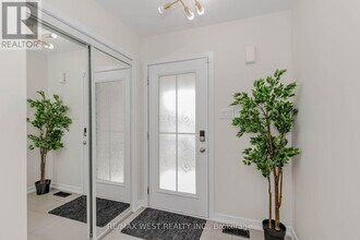 74 Pagebrook Cres in Hamilton, ON - Building Photo - Building Photo