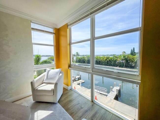property at 806 E Windward Way