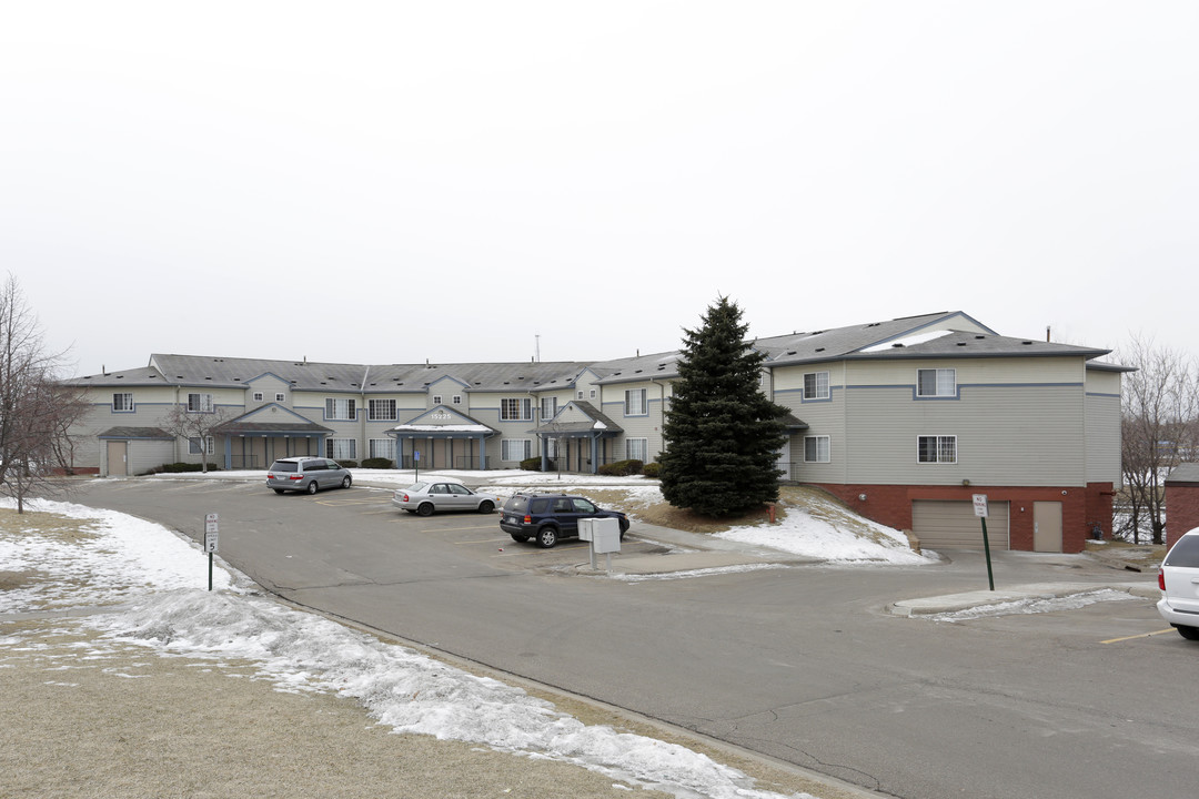 Lakeview Commons in Plymouth, MN - Building Photo