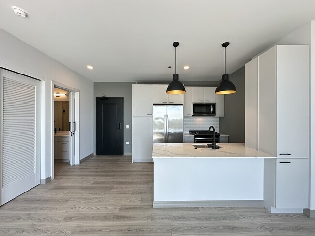 2155 N Elston Ave in Chicago, IL - Building Photo - Building Photo