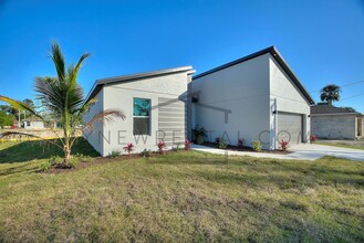 3511 NE 17th Ave in Cape Coral, FL - Building Photo - Building Photo