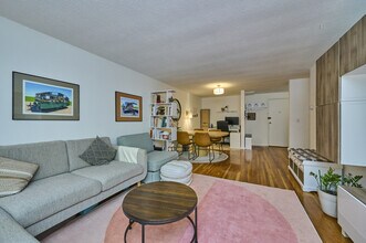 50 Green St, Unit 101 in Brookline, MA - Building Photo - Building Photo