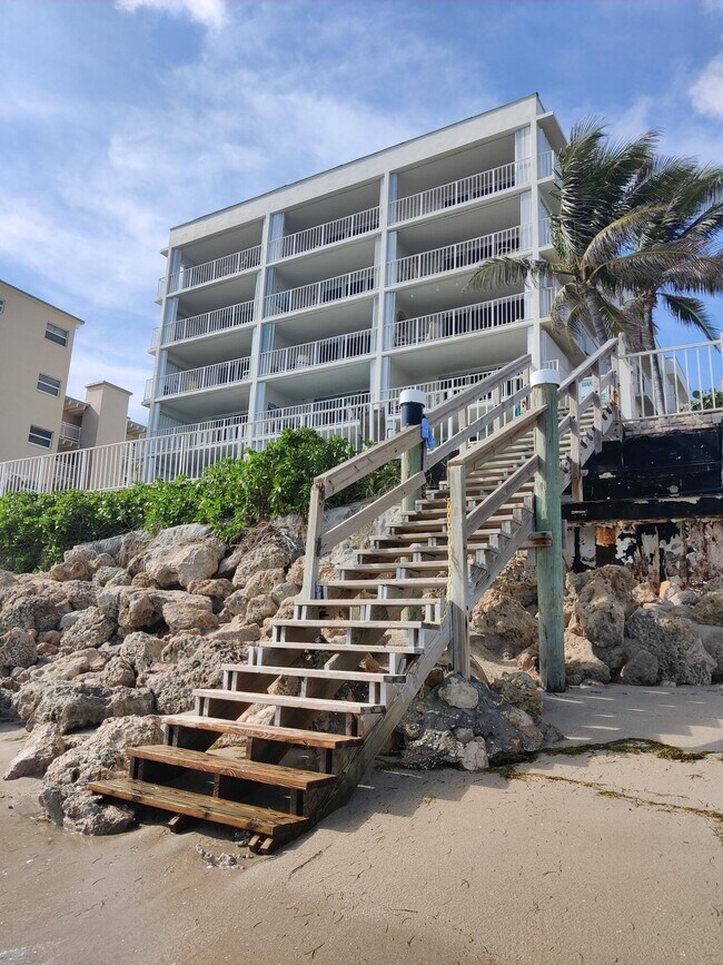 4200 S Ocean Blvd in South Palm Beach, FL - Building Photo - Building Photo