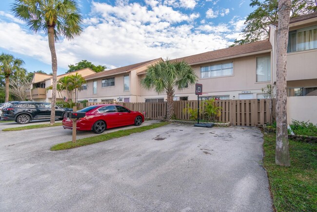 846 NW 81st Terrace in Plantation, FL - Building Photo - Building Photo