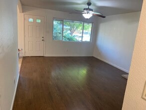 5008 Bremner Way, Unit 1 in Sacramento, CA - Building Photo - Building Photo