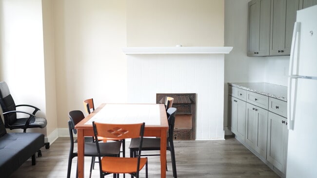 1033 Flemington St in Pittsburgh, PA - Building Photo - Building Photo