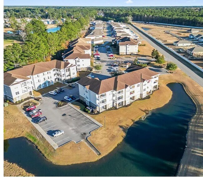 110 S Shore Blvd in Longs, SC - Foto de edificio - Building Photo