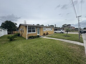 1658 W 15th St in Riviera Beach, FL - Building Photo - Building Photo