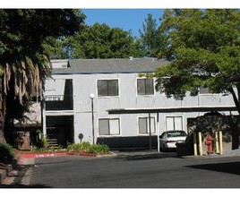 Bell Grande Apartments in Sacramento, CA - Building Photo - Building Photo