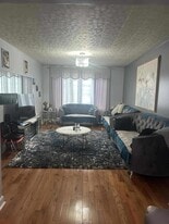 166 W 32nd St in Bayonne, NJ - Building Photo