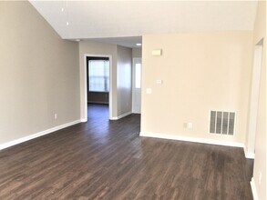 2456 Miami Village Dr in Miamisburg, OH - Foto de edificio - Building Photo