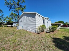 19237 Cedar Crest Ct in North Fort Myers, FL - Building Photo - Building Photo