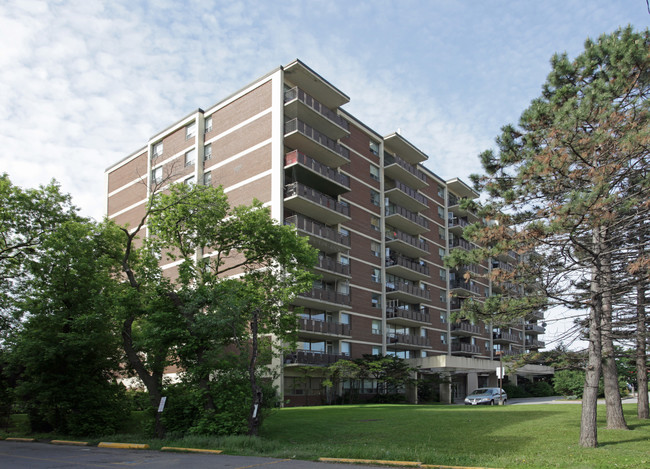 345 Dixon Rd in Toronto, ON - Building Photo - Building Photo