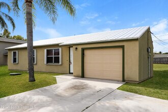 2252 SE Berkshire Blvd in Port St. Lucie, FL - Building Photo - Building Photo