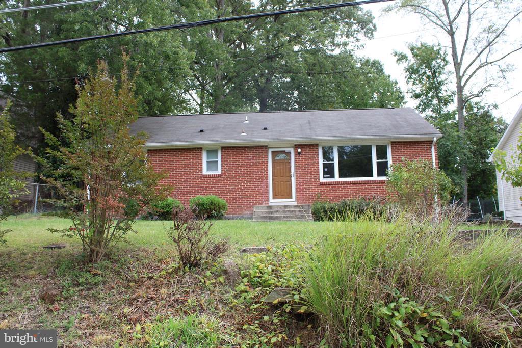 19115 Wayne Dr in Triangle, VA - Foto de edificio