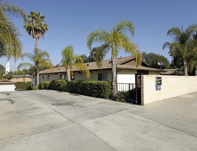 Candlewood Villas in Whittier, CA - Building Photo - Building Photo