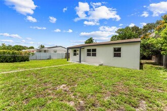 1245 NW 84th Terrace in Miami, FL - Building Photo - Building Photo