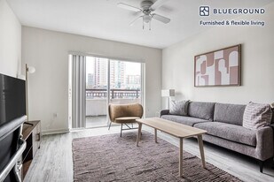 10400 NE 2nd St in Bellevue, WA - Building Photo