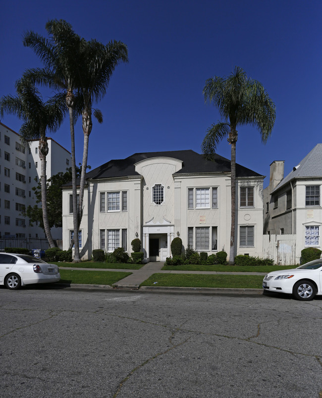 921 S Serrano Ave in Los Angeles, CA - Foto de edificio - Building Photo