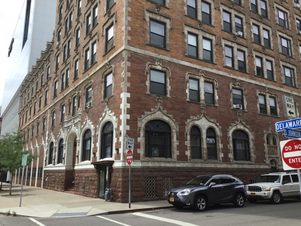 Touraine Apartments in Buffalo, NY - Building Photo