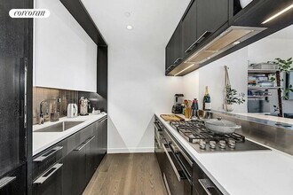 225 Cherry St in New York, NY - Building Photo - Building Photo