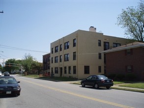 Maple Manor Apartments in Norfolk, VA - Foto de edificio - Building Photo