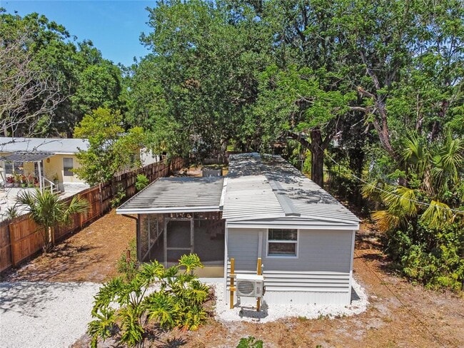 property at 850 Center Ave