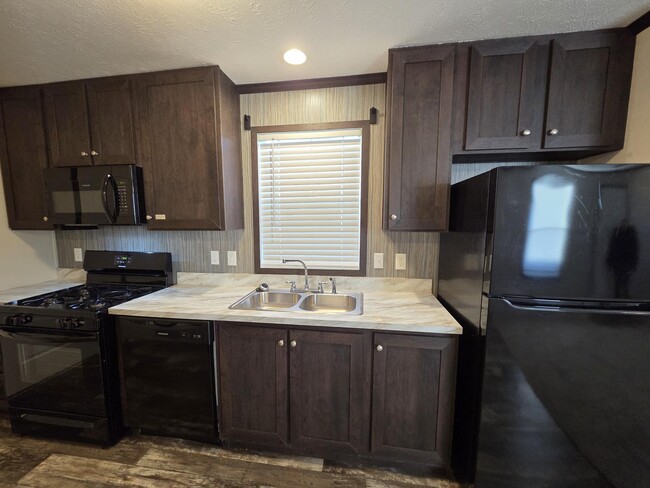 117 Beech in Highland, MI - Building Photo - Building Photo