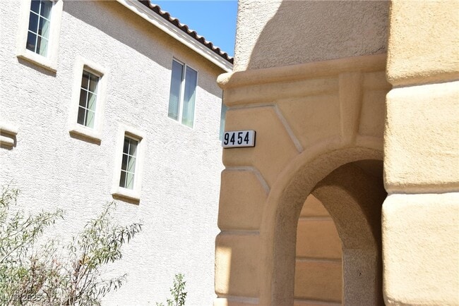 9454 Magnificent Ave in Las Vegas, NV - Building Photo - Building Photo
