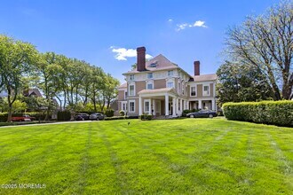 39 River Ave in Monmouth Beach, NJ - Building Photo - Building Photo