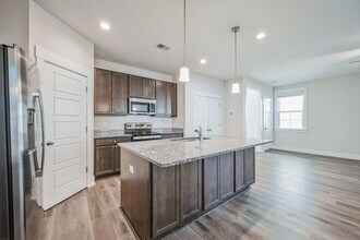 210 Ilderton St in Summerville, SC - Foto de edificio - Building Photo