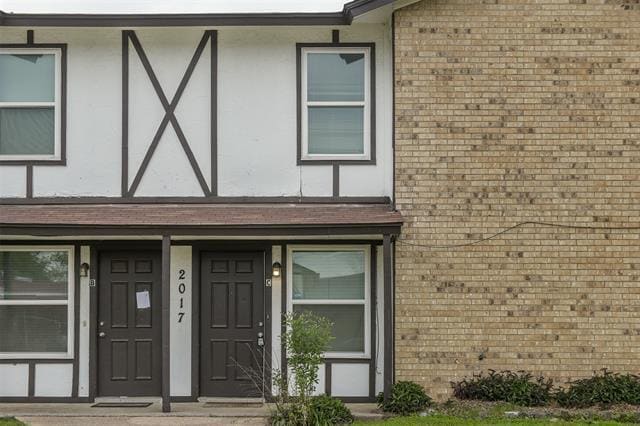 property at 2017 Paisley Dr