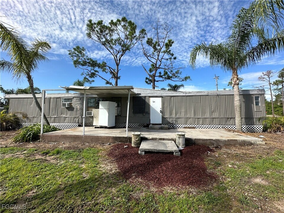 8086 Heck Dr in North Fort Myers, FL - Building Photo