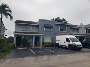 6960 NW 173rd Dr in Hialeah, FL - Building Photo - Building Photo